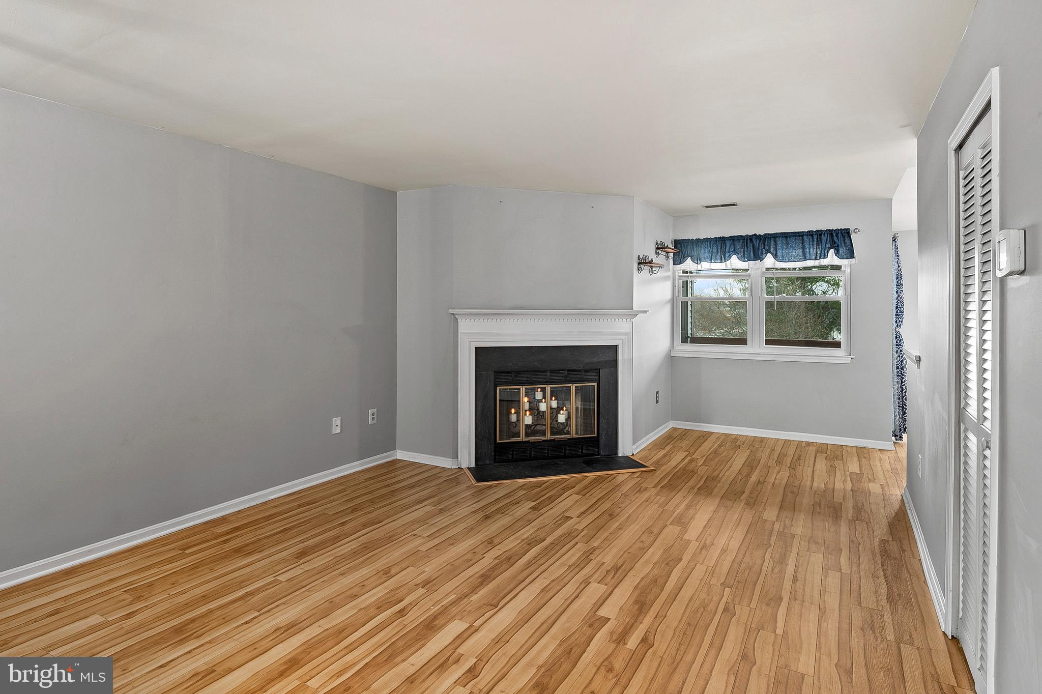 4 Fallen Tree Court, Unit 4H Baltimore, MD 21227 - Photo 4 of 23 Living Room (alt view)