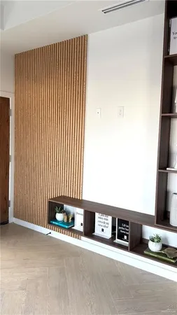 a view of a livingroom with entryway