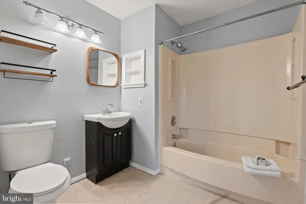 $2,100 | 4820 B Aberdeen Drive, Mount Laurel, NJ 08054