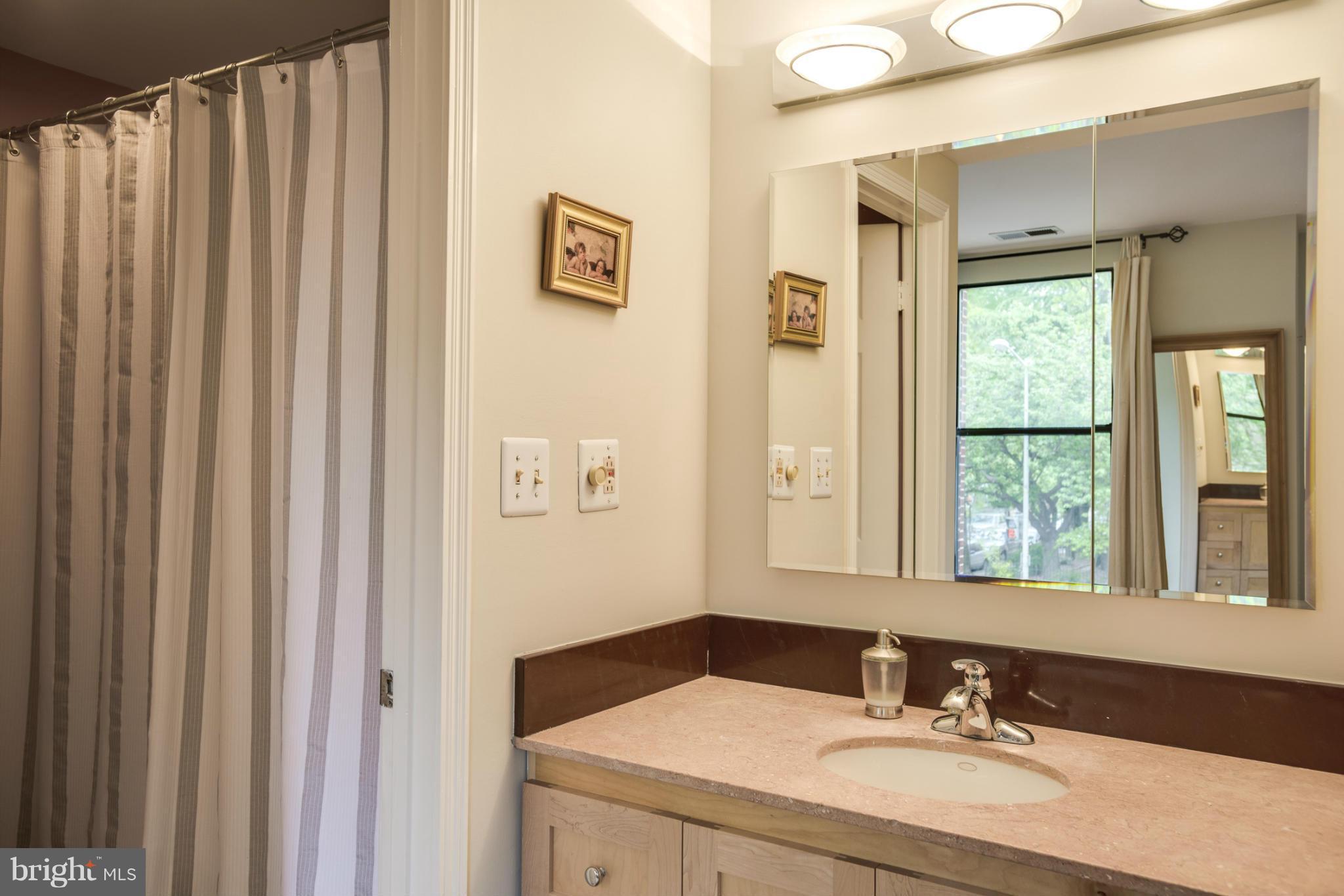 1537 15th Street Northwest, Unit 301 Washington, DC 20005 - Photo 16 of 30 Bath