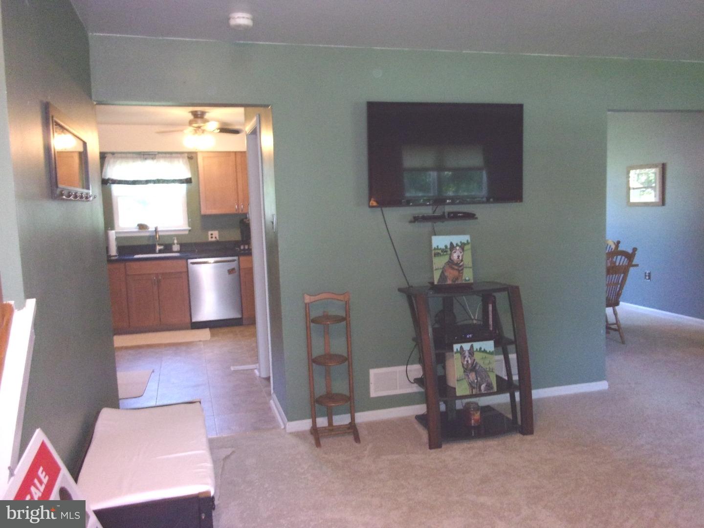 1365 Fairgrounds Road Hatfield, PA 19440 - Photo 4 of 25 Living Room