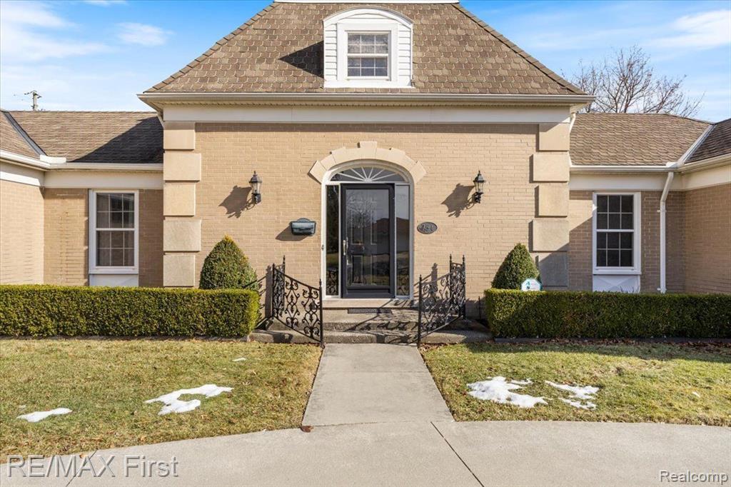 754 Shelden Road Grosse Pointe Shores, MI 48236 - Photo 3 of 44
