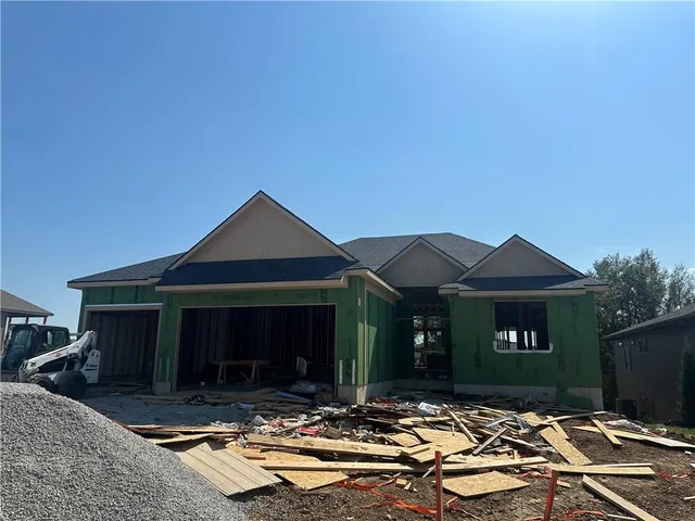 $742,500 | 911 Savannah Lane, Greenwood, MO 64034