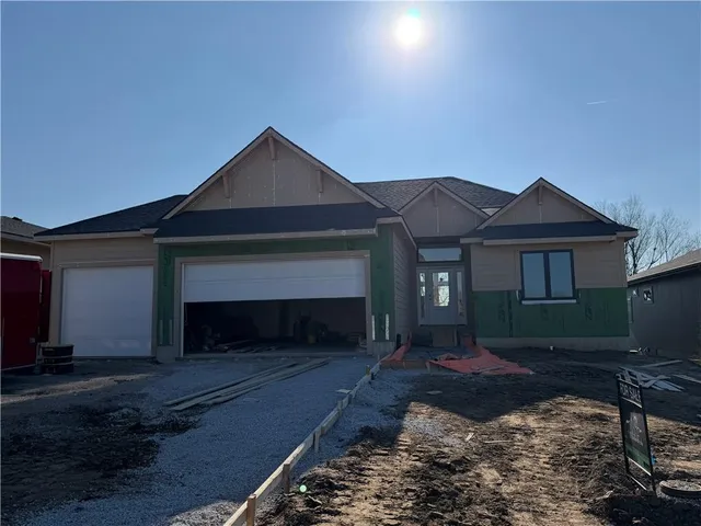 $742,500 | 911 Savannah Lane, Greenwood, MO 64034