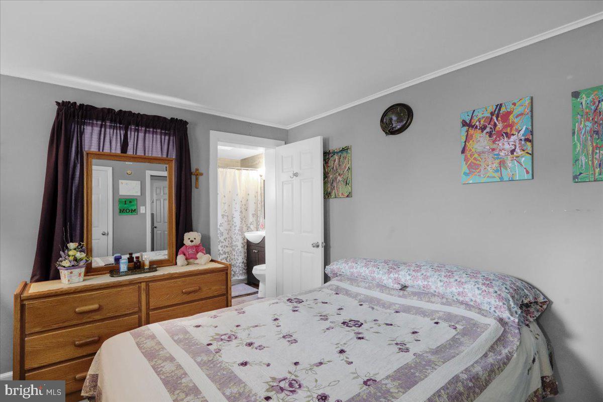 135 Chestnut Street Shillington, PA 19607 - Photo 15 of 34 a bedroom with a bed and a dresser