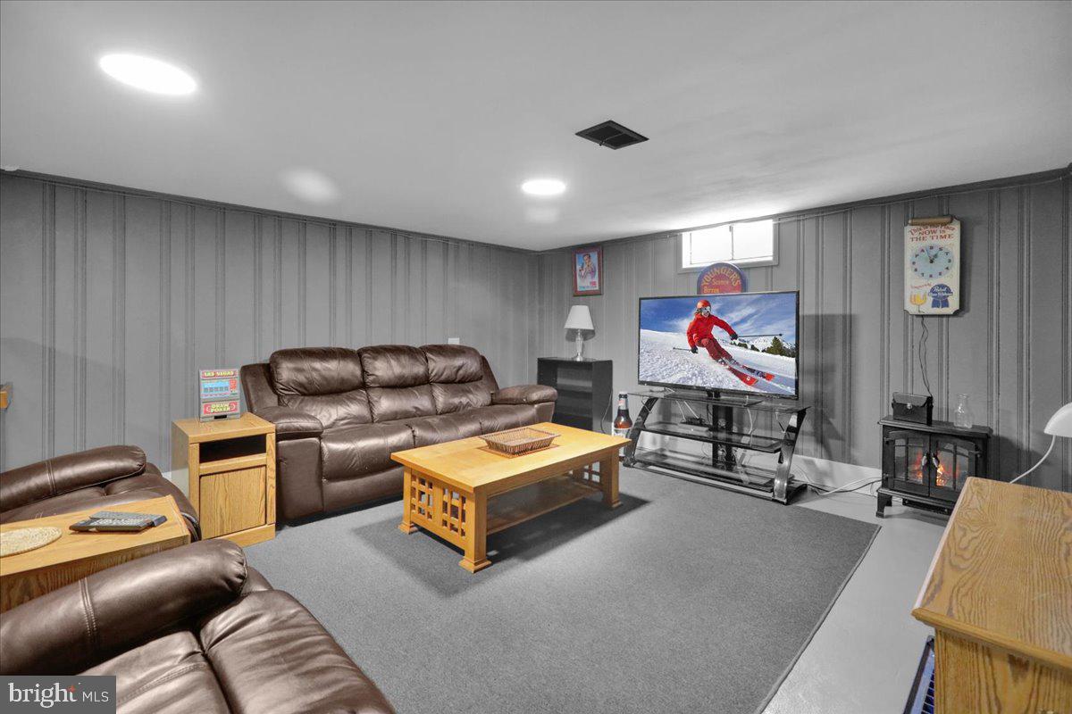 135 Chestnut Street Shillington, PA 19607 - Photo 24 of 34 a living room with furniture