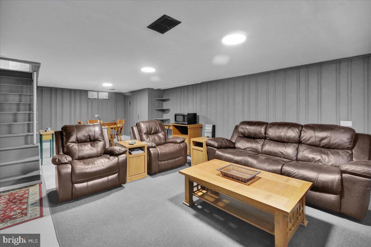 135 Chestnut Street Shillington, PA 19607 - Photo 25 of 34 a living room with furniture