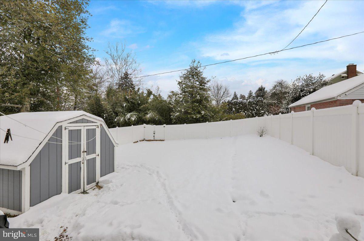 135 Chestnut Street Shillington, PA 19607 - Photo 28 of 34 a view of roof with city view