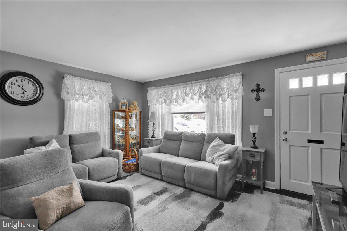 135 Chestnut Street Shillington, PA 19607 - Photo 5 of 34 a living room with furniture and a window