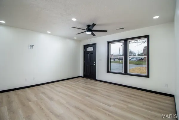 $214,900 | 601 Holly Street, Lebanon, MO 65536