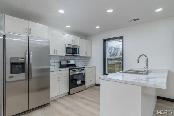 $214,900 | 601 Holly Street, Lebanon, MO 65536