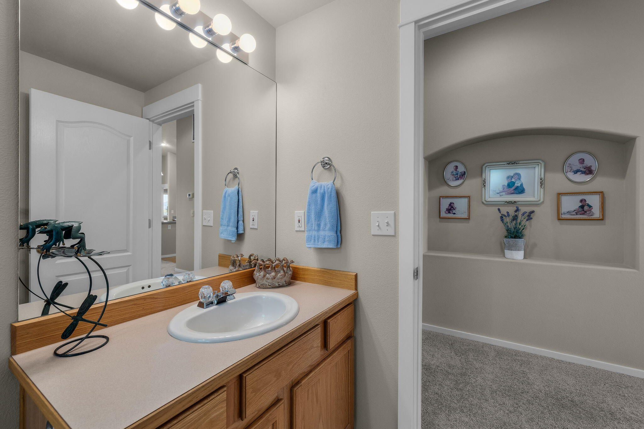 3626 Southwest 29th Street Redmond, OR 97756 - Photo 21 of 31 2nd bathroom
