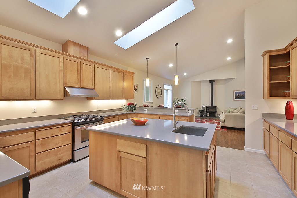 5218 South Strider Road Langley, WA 98260 - Photo 5 of 32 Gallery Image 5