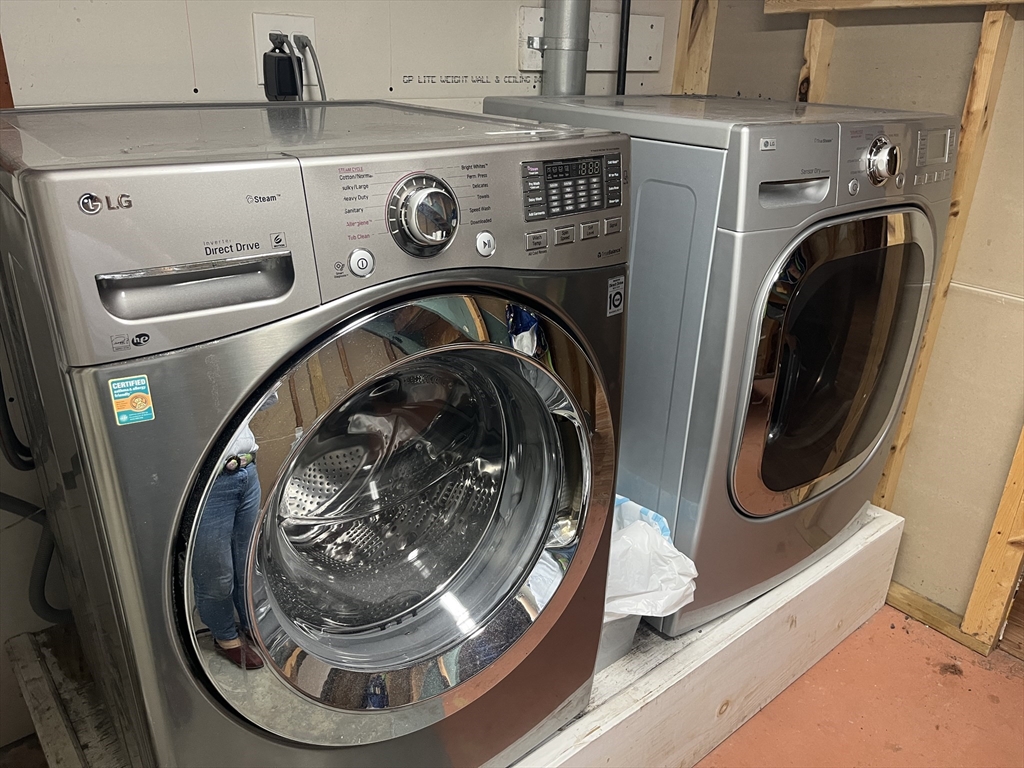 46 Wing Lane Acushnet, MA 02743 - Photo 29 of 38 a utility room with dryer and washer