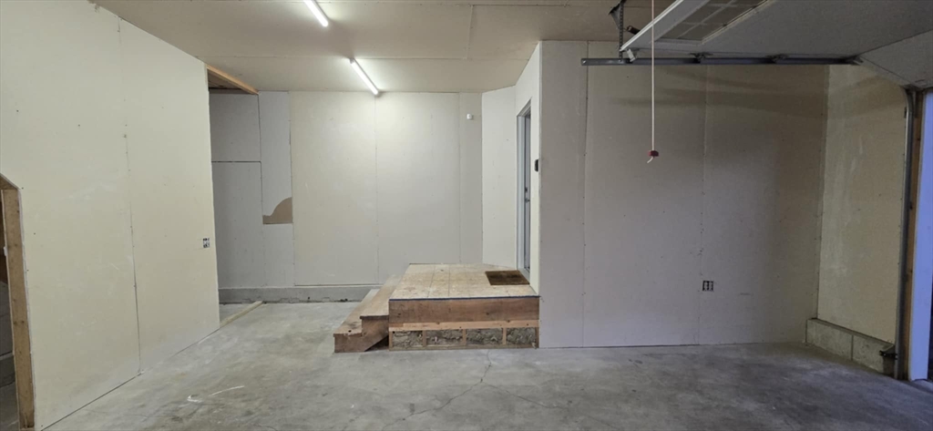 46 Wing Lane Acushnet, MA 02743 - Photo 37 of 38 a room with table and chair