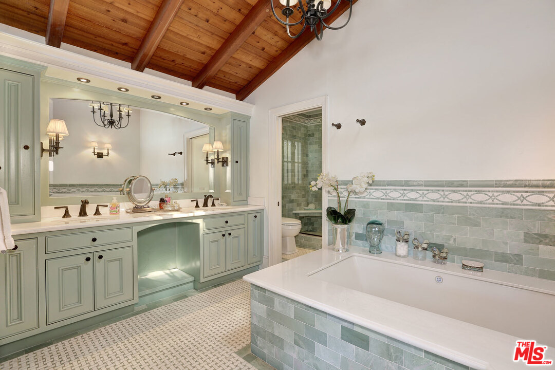 2 Rivo Alto Canal Long Beach, CA 90803 - Photo 35 of 41