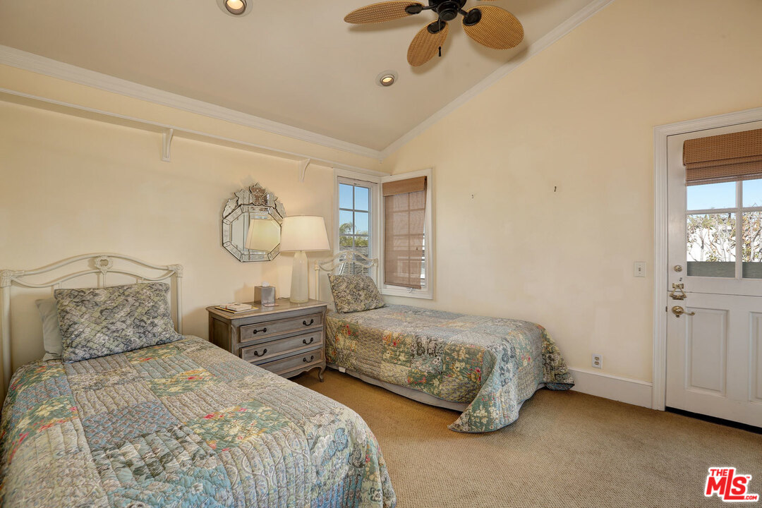 2 Rivo Alto Canal Long Beach, CA 90803 - Photo 37 of 41