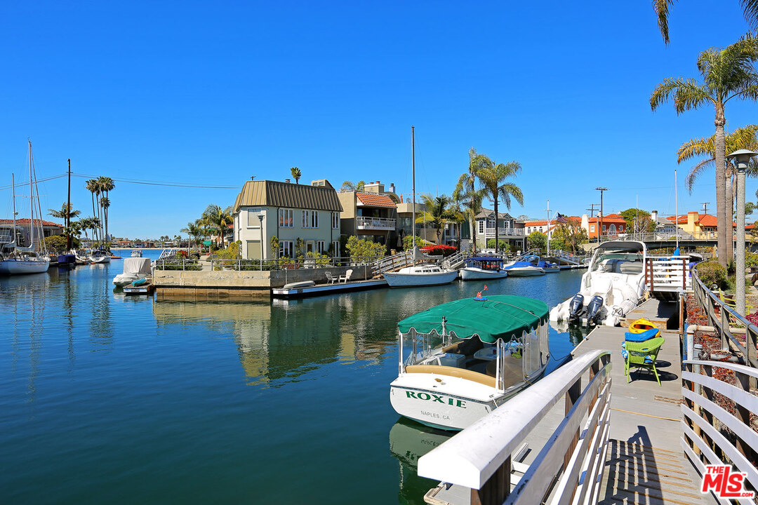 2 Rivo Alto Canal Long Beach, CA 90803 - Photo 9 of 41
