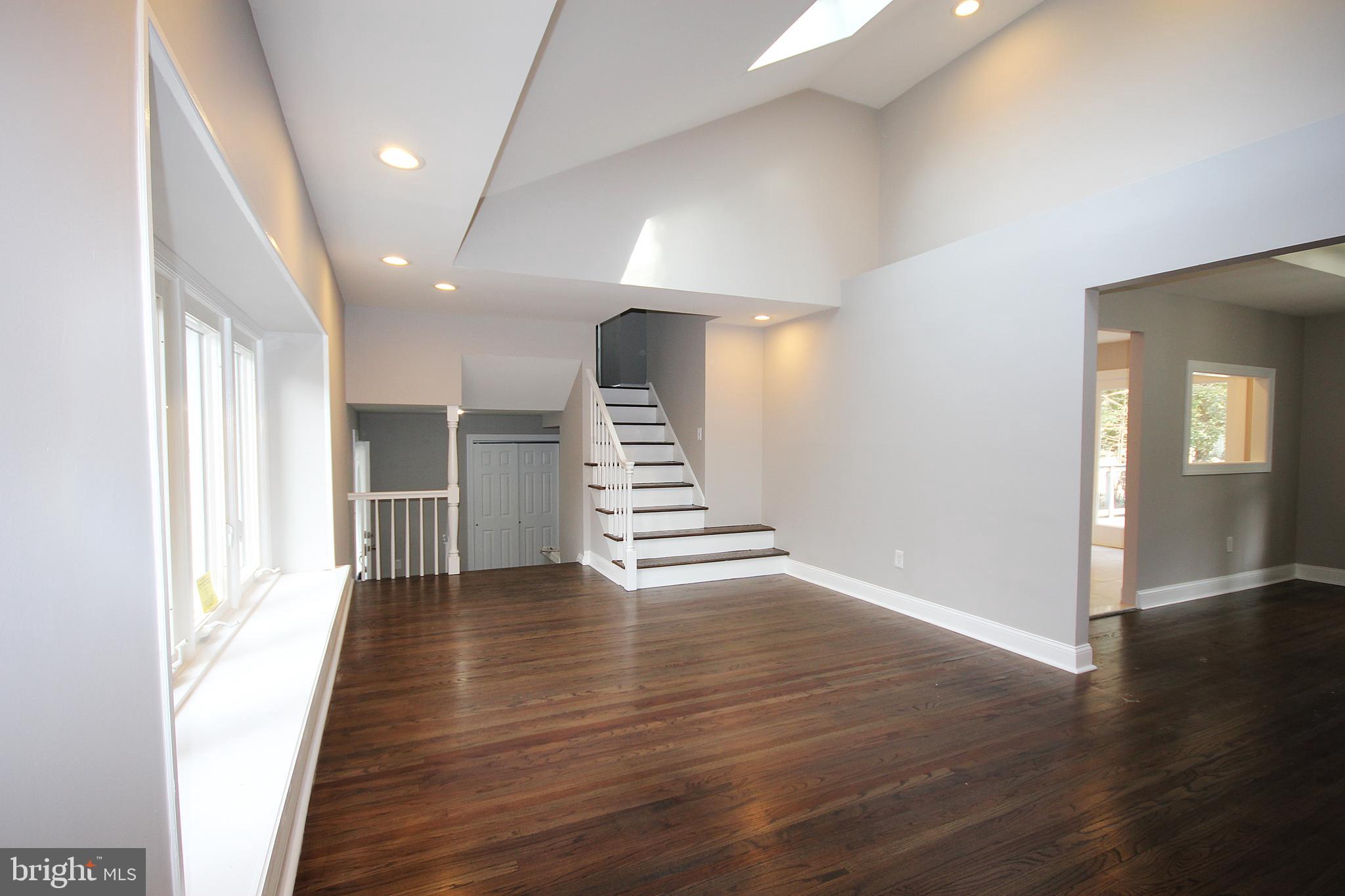 561 Covered Bridge Road Cherry Hill, NJ 08034 - Photo 5 of 53 Living room