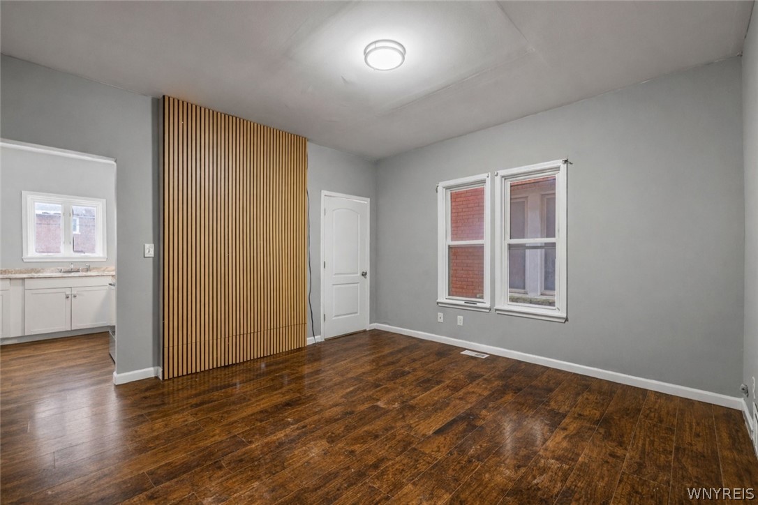 621 13th Street Niagara Falls, NY 14301 - Photo 6 of 38