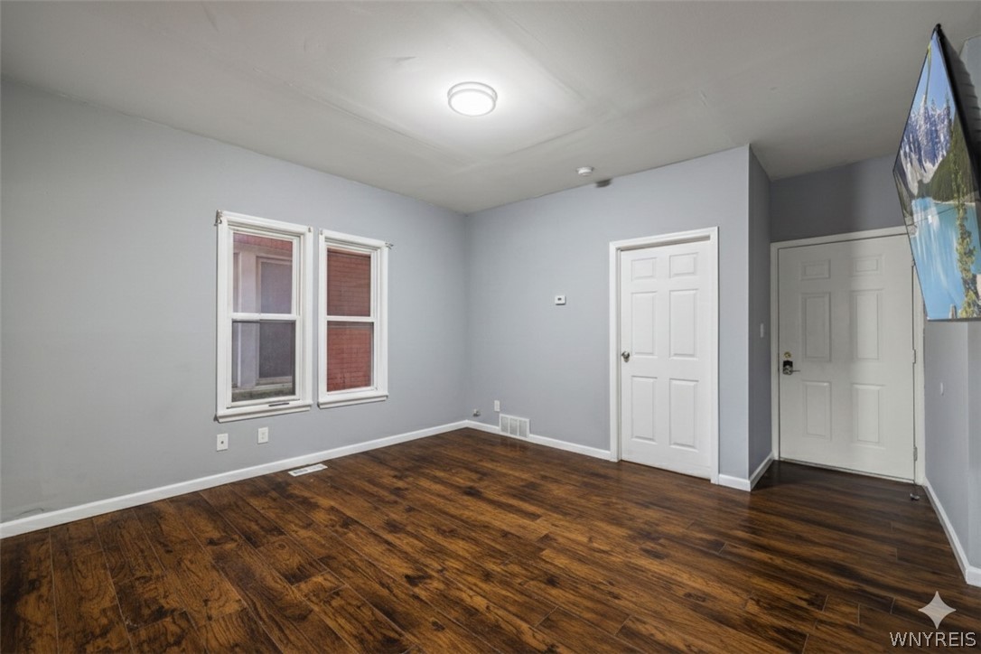 621 13th Street Niagara Falls, NY 14301 - Photo 9 of 38