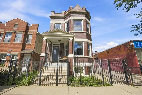 $2,500 | 3330 West Evergreen Avenue, Unit 2, Chicago, IL 60651