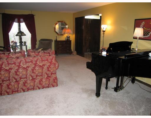 512 Harrogate Road Upper St. Clair, PA 15241 - Photo 12 of 13 Living Room.
