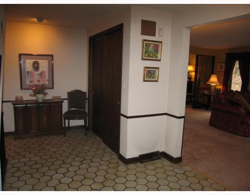 512 Harrogate Road Upper St. Clair, PA 15241 - Photo 10 of 13 Lobby/Reception.