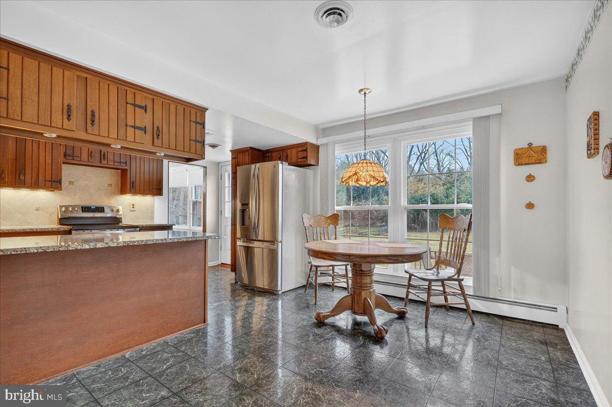 1416 Ponds Edge Road West Chester, PA 19382 - Photo 17 of 47 Kitchen - eat-in and breakfast bar