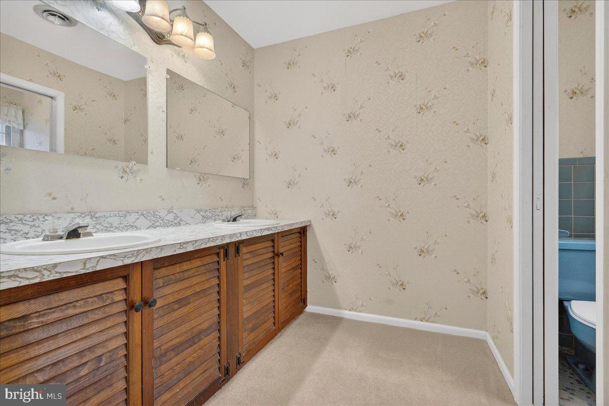 1416 Ponds Edge Road West Chester, PA 19382 - Photo 22 of 47 Primary ensuite bath