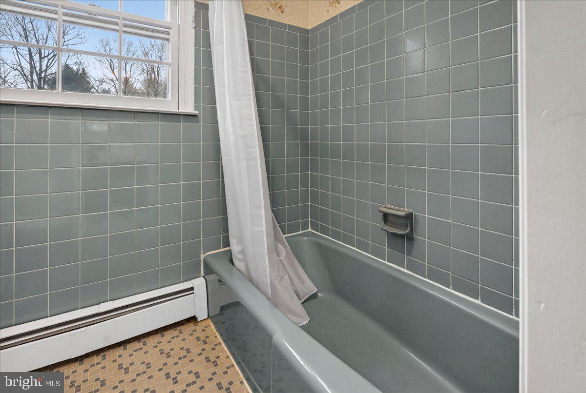1416 Ponds Edge Road West Chester, PA 19382 - Photo 24 of 47 Primary ensuite bath