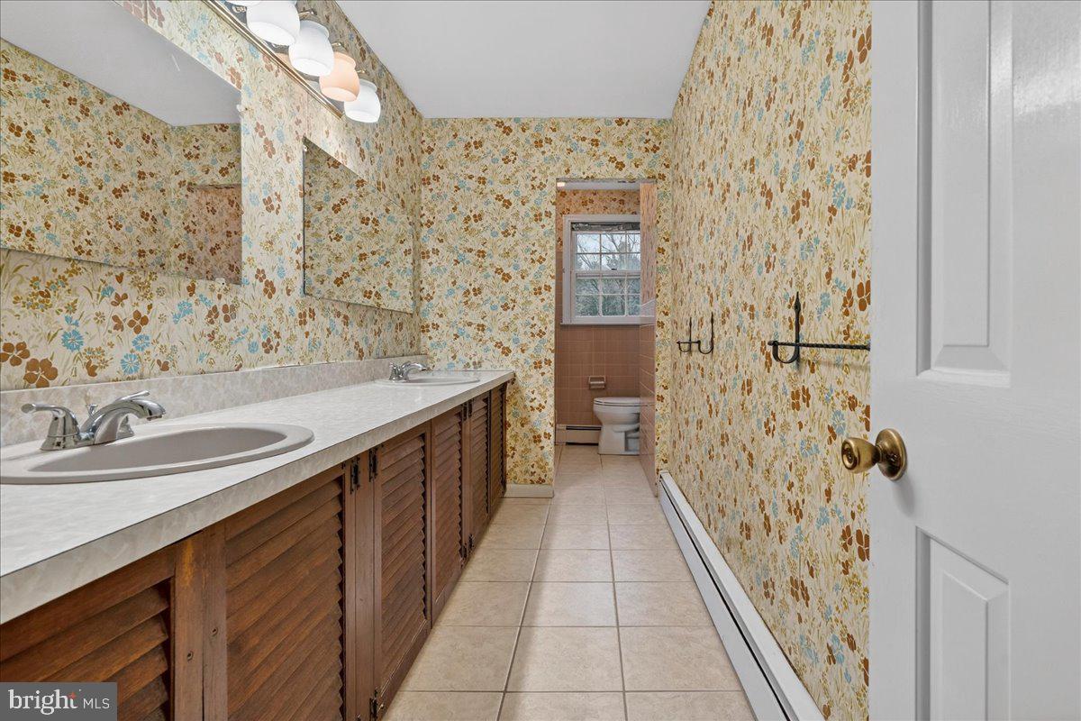 1416 Ponds Edge Road West Chester, PA 19382 - Photo 32 of 47 Full hall bath