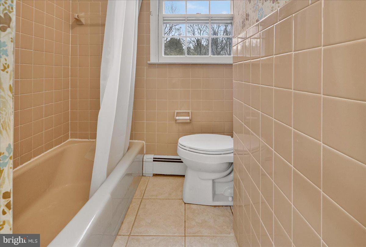 1416 Ponds Edge Road West Chester, PA 19382 - Photo 33 of 47 Full hall bath