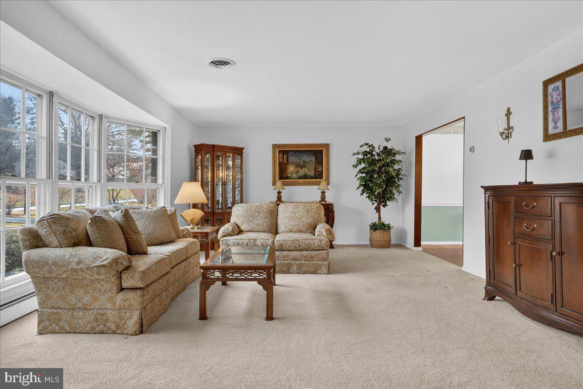 1416 Ponds Edge Road West Chester, PA 19382 - Photo 8 of 47 Main living room