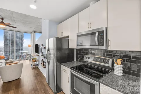 $370,000 | 210 North Church Street, Unit 2006, Charlotte, NC 28202