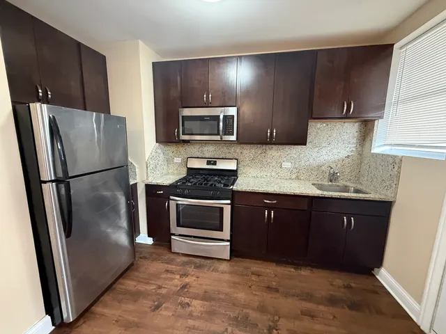 $1,395 | 2805 North Kilbourn Avenue, Unit 3S, Chicago, IL 60639