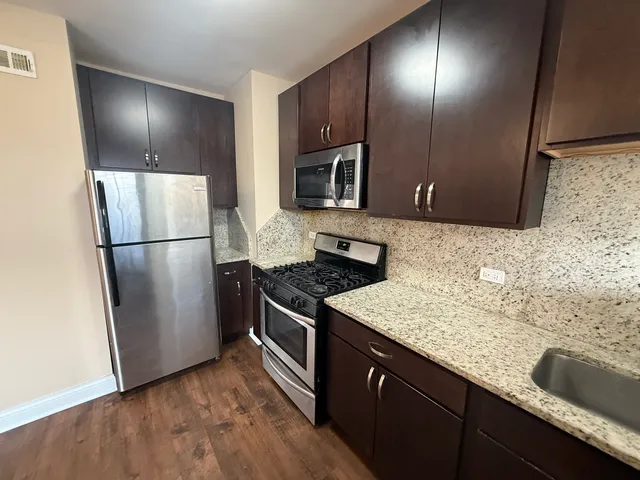 $1,395 | 2805 North Kilbourn Avenue, Unit 3S, Chicago, IL 60639