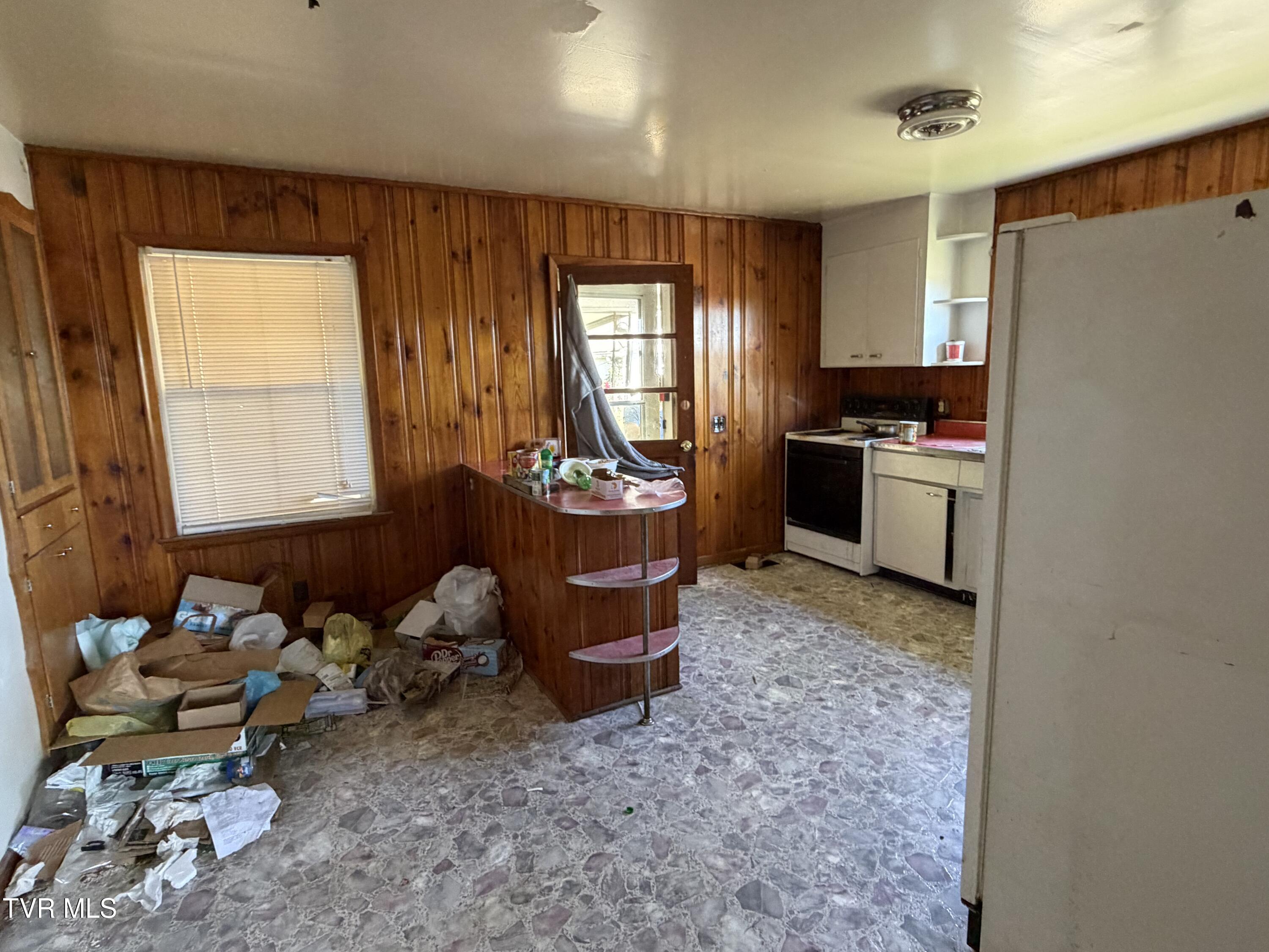 126 Adwolfe Road Marion, VA 24354 - Photo 5 of 11 IMG_6976