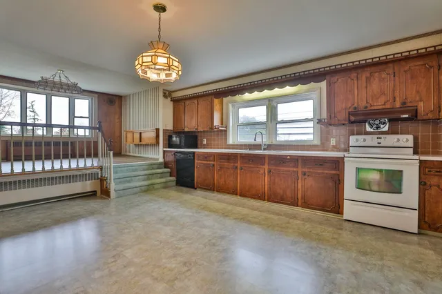 $3,100 | 334 South River Road, Bedford, NH 03110