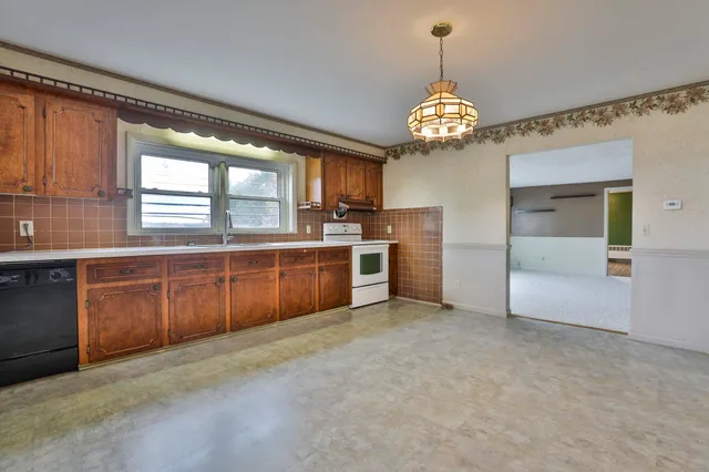 $3,100 | 334 South River Road, Bedford, NH 03110