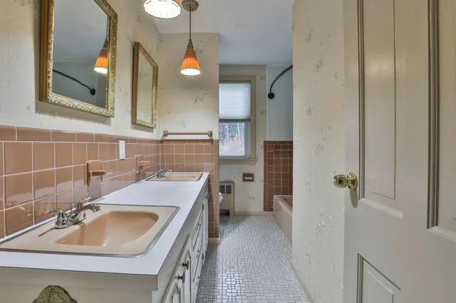 $3,100 | 334 South River Road, Bedford, NH 03110