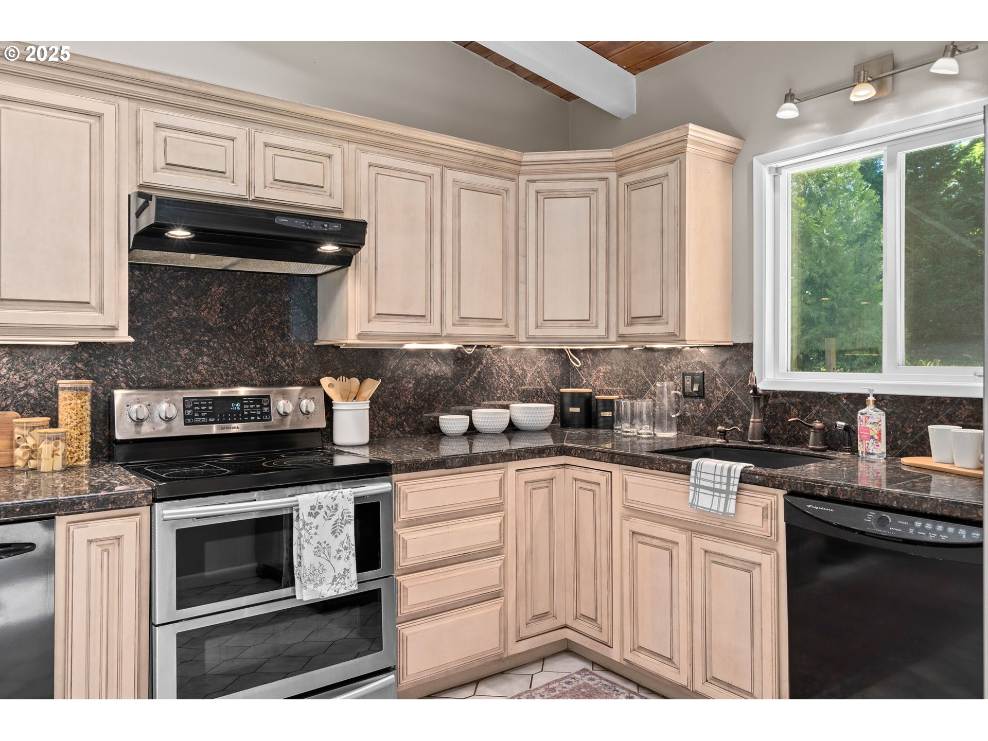 32314 Southeast Oxbow Drive Gresham, OR 97080 - Photo 19 of 40 a kitchen with granite countertop a stove sink and cabinets