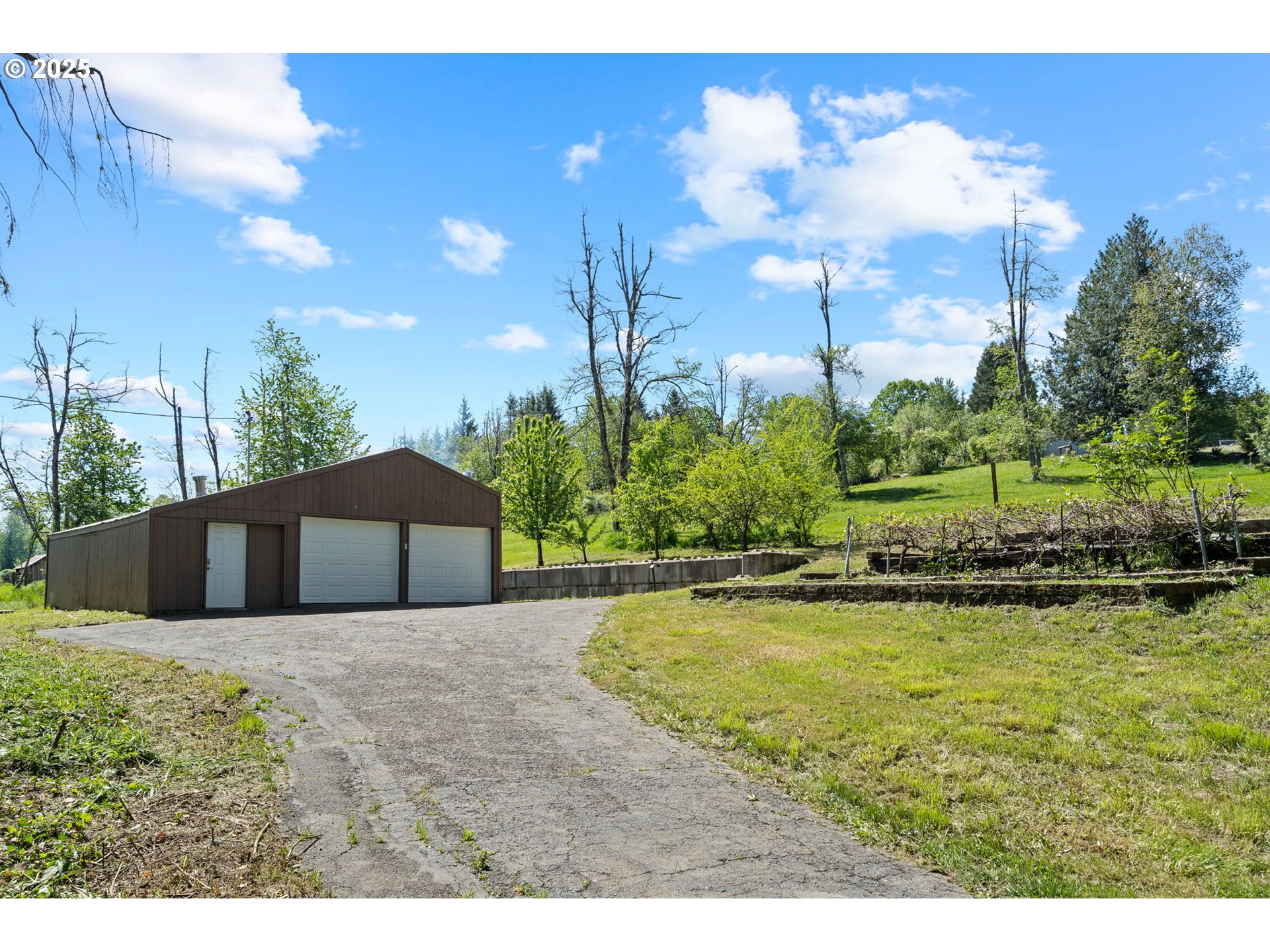 32314 Southeast Oxbow Drive Gresham, OR 97080 - Photo 32 of 40 a swimming pool with outdoor seating and yard