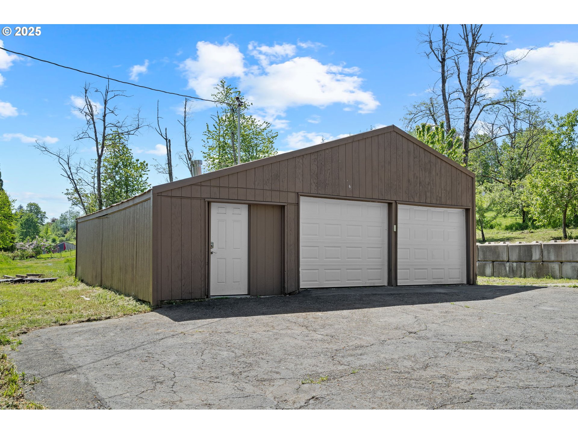 32314 Southeast Oxbow Drive Gresham, OR 97080 - Photo 33 of 40 a backyard of a house