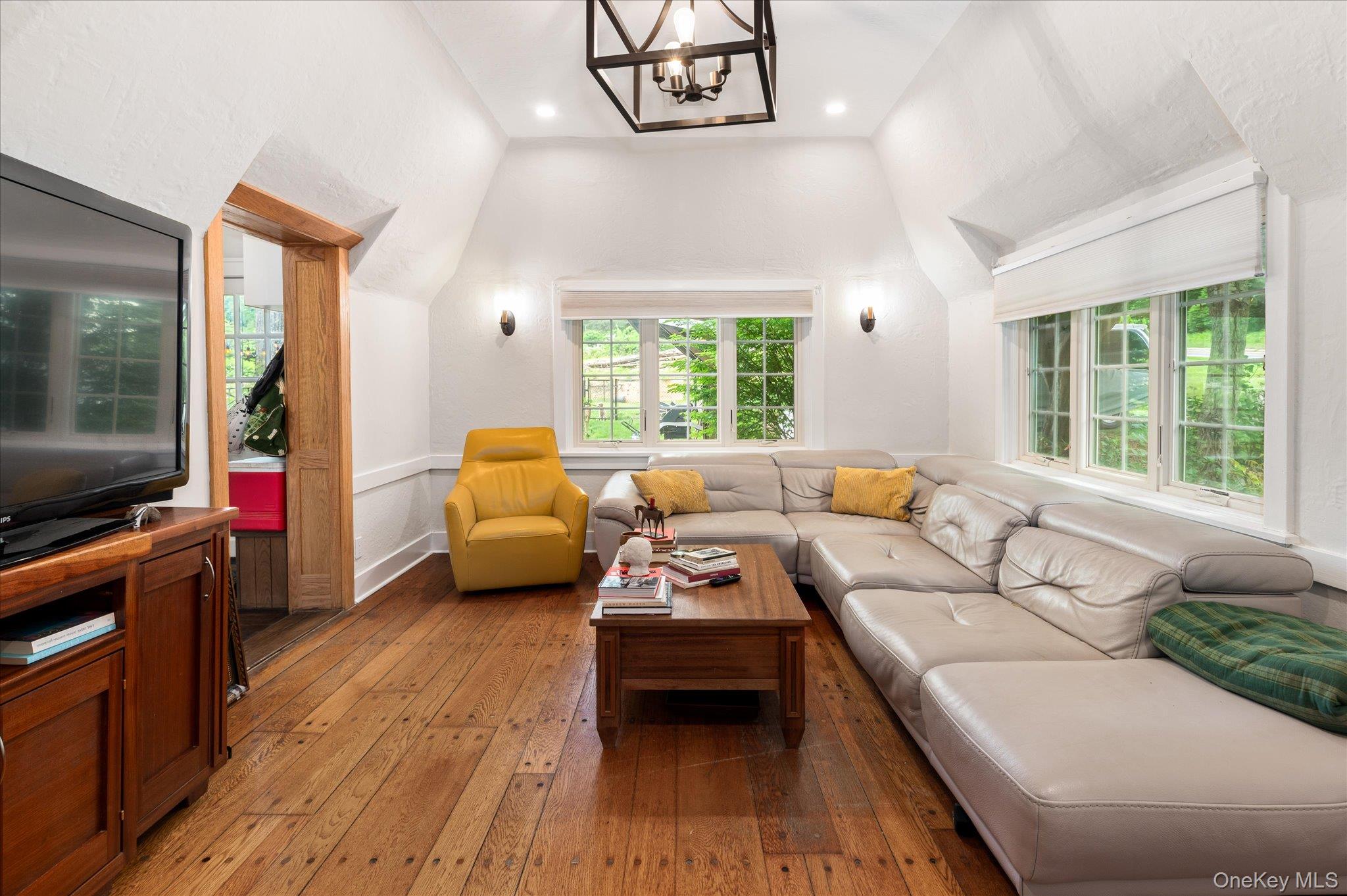515 Long Ridge Road Bedford, NY 10506 - Photo 5 of 8 Cottage Living Room