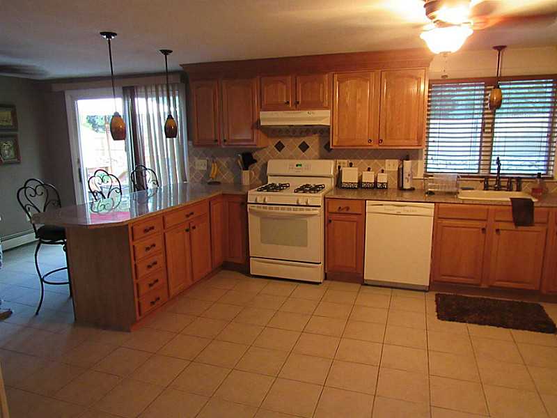 34 Patterson Avenue Warren, RI 02885 - Photo 4 of 20 Kitchen.