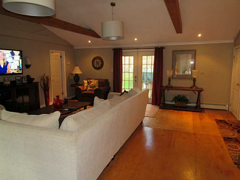34 Patterson Avenue Warren, RI 02885 - Photo 8 of 20 Living Room.