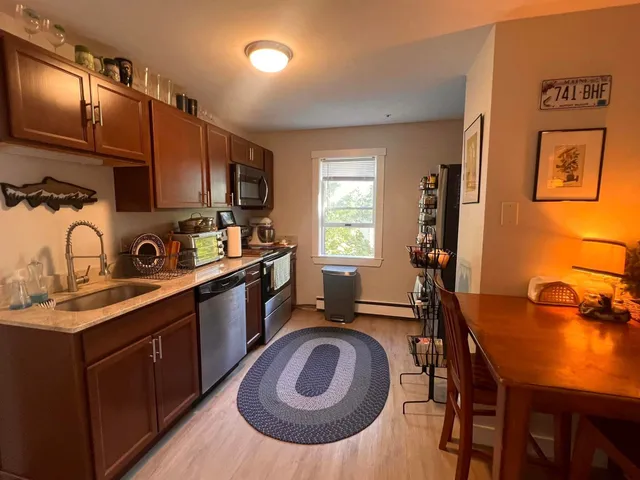 $1,700 | 39 St Thomas Street, Unit E, Dover, NH 03820