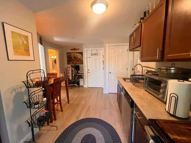$1,700 | 39 St Thomas Street, Unit E, Dover, NH 03820