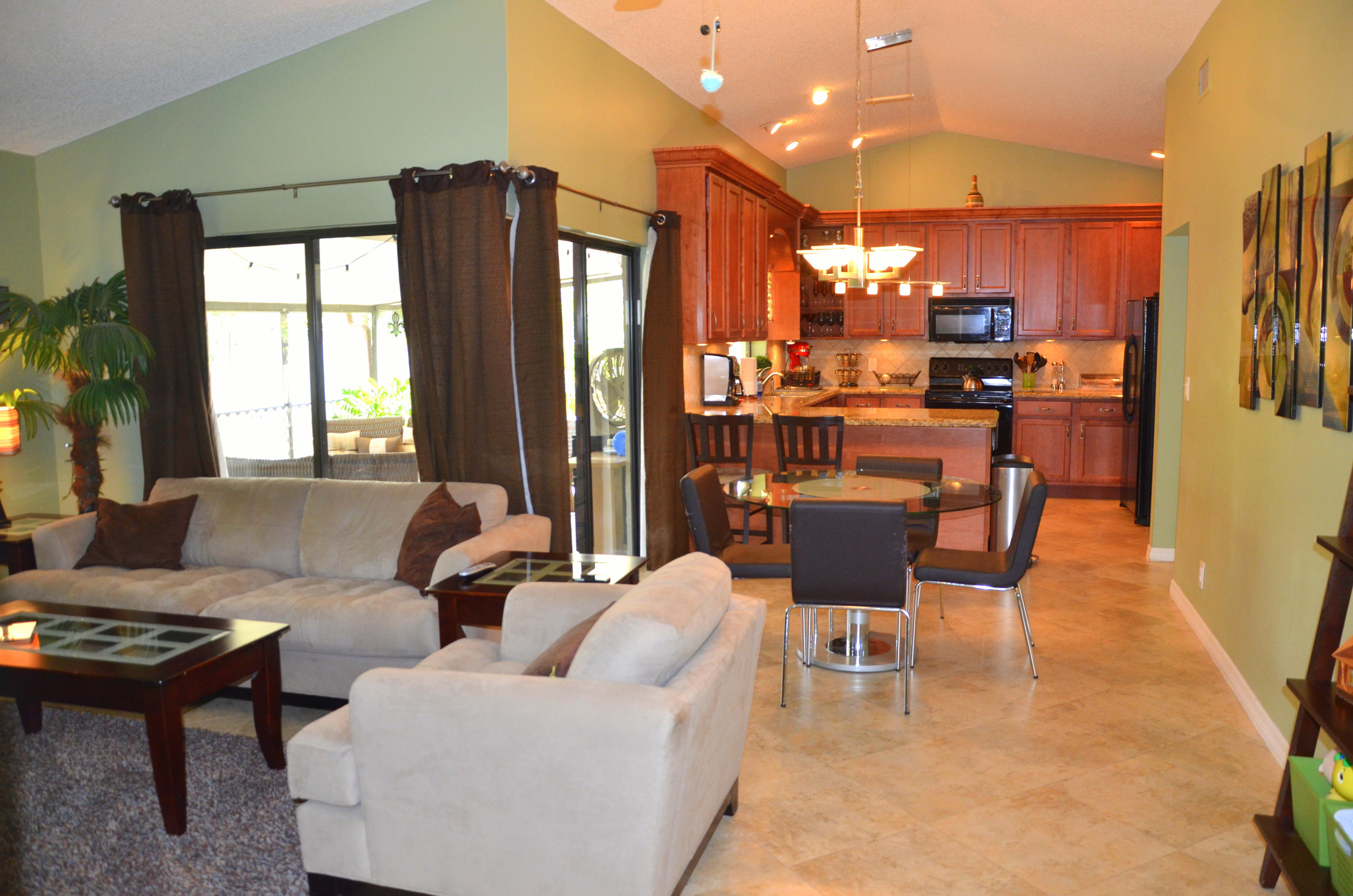 9224 Edgemont Lane Boca Raton, FL 33434 - Photo 4 of 24 Living/Kitchen